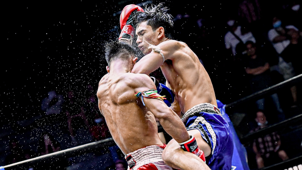 ムエタイの7色の肘打ち⑦:飛び肘
